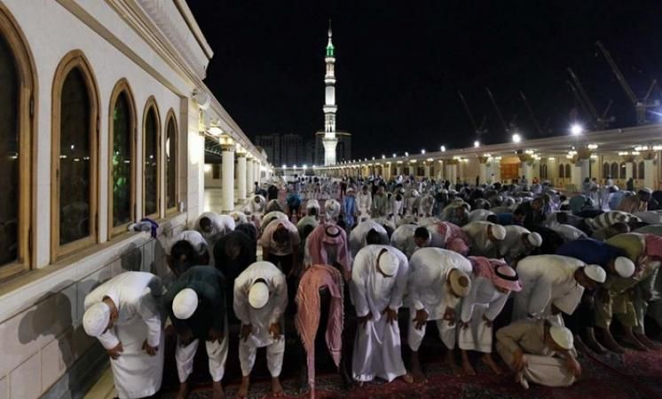 نصف مليون مصلي يقومون بصلاة ليلة القدر بالمسجد الاقصي