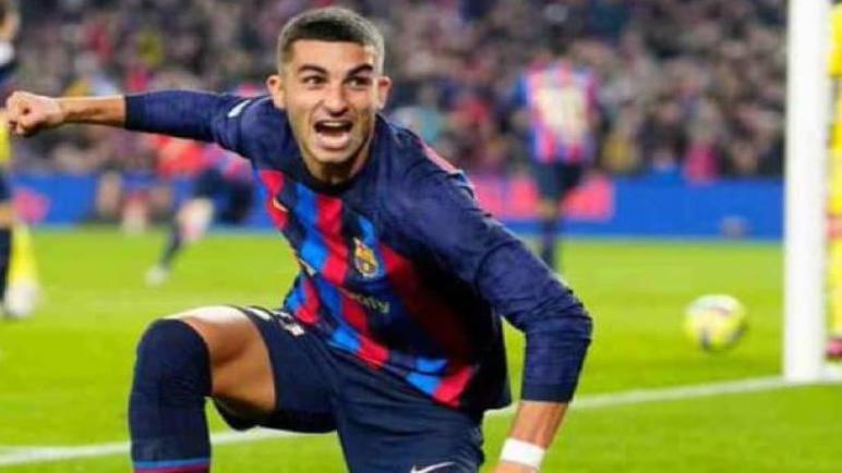 برشلونة يهزم اتلتيكو مدريد ويقترب من حسم لقب الليغا