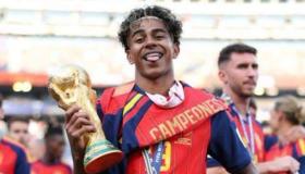 ‏إسبانيا ترفع كأس العالم والأرجنتين وصيف البطولة