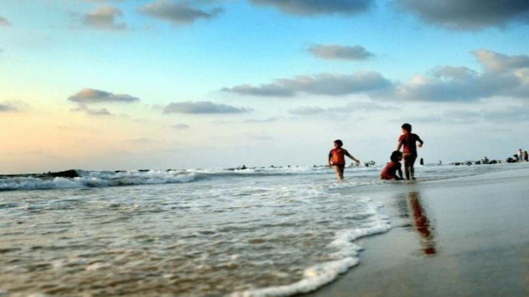 ‏بلدية غزة تمنع السباحة على شواطئ بحر غزة