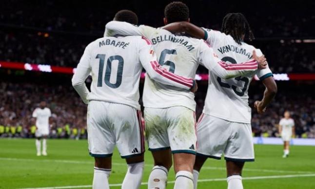 ريال مدريد ينتصر علي اشبيلية برباعية في البرنابيو و يرتقي للمركز الثالث في ترتيب الليغا