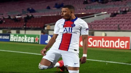 باريس يمطر شباك البرسا برباعية ويضع قدما في ربع النهائي