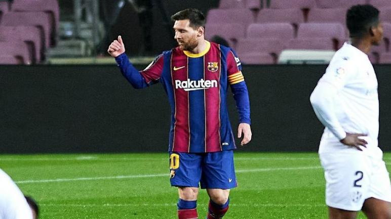 برشلونة يكتسح هويسكا برباعية ويقلص الفارق مع اتليتكو