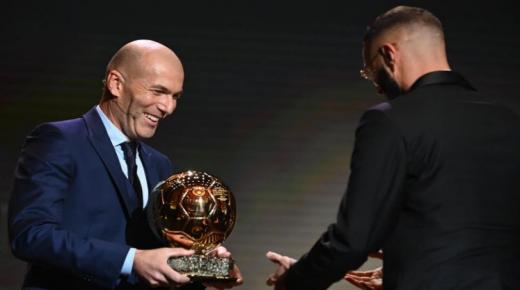 كريم بنزيما يتوج بالكرة الذهبية لعام 2022